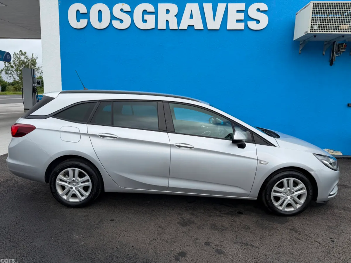 Vauxhall Astra Estate, Diesel, 2018, Silver