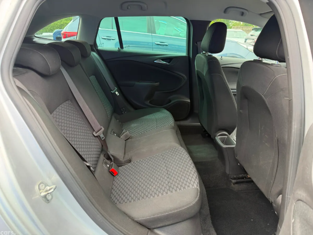 Vauxhall Astra Estate, Diesel, 2018, Silver