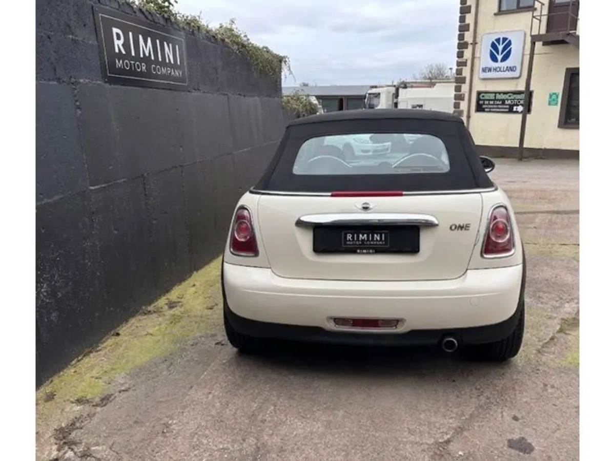 Mini Cooper Convertible, Petrol, 2012, White