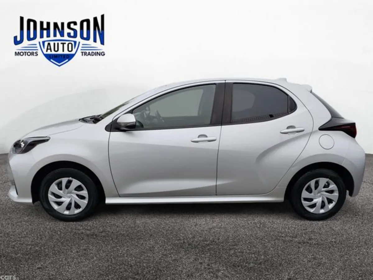Toyota Yaris Hatchback, Petrol Hybrid, 2022, Silver
