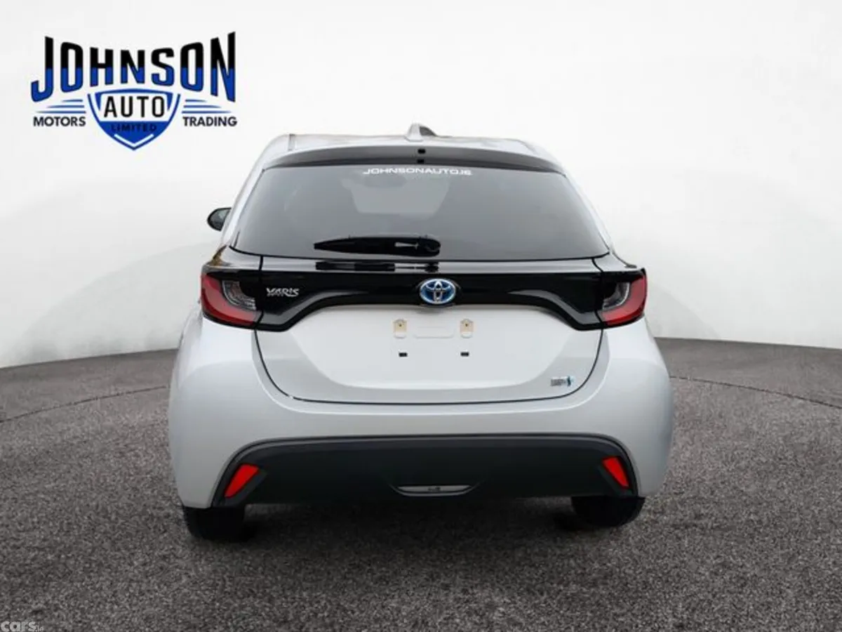 Toyota Yaris Hatchback, Petrol Hybrid, 2022, Silver