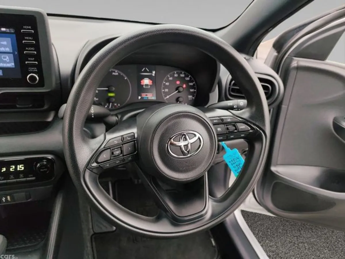 Toyota Yaris Hatchback, Petrol Hybrid, 2022, Silver
