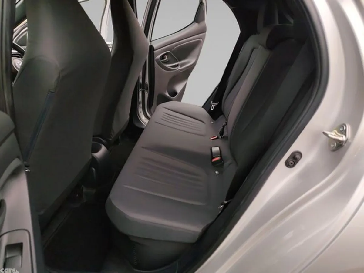 Toyota Yaris Hatchback, Petrol Hybrid, 2022, Silver