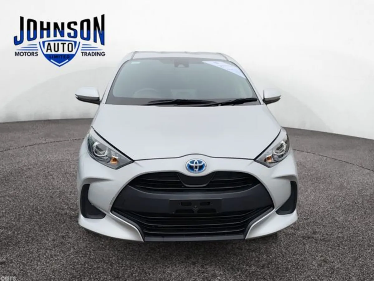 Toyota Yaris Hatchback, Petrol Hybrid, 2022, Silver