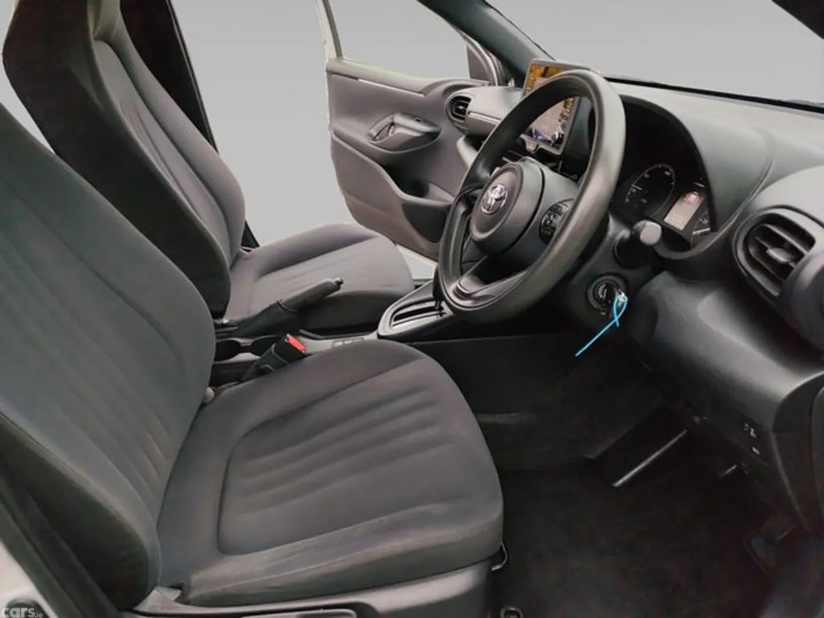 Toyota Yaris Hatchback, Petrol Hybrid, 2022, Silver