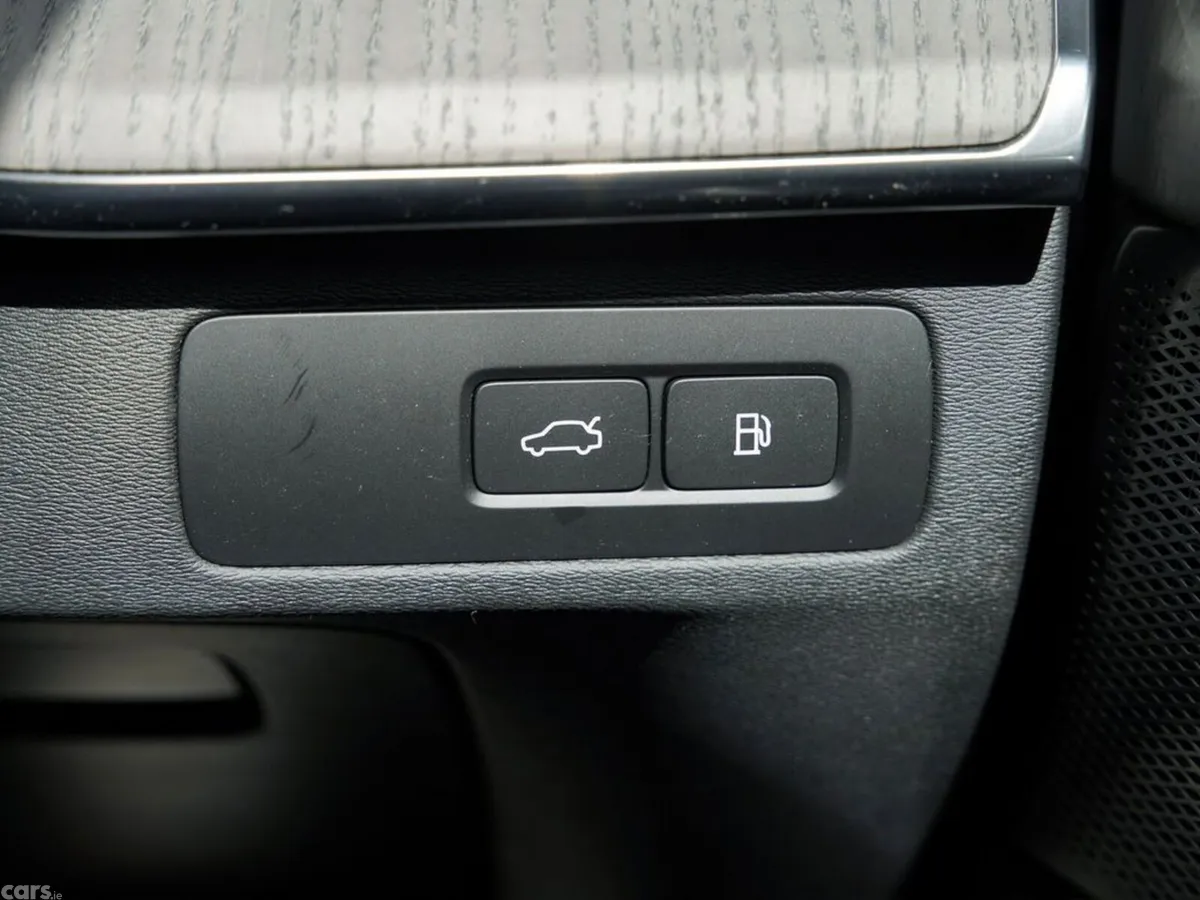 Volvo XC90 SUV, Petrol Plug-in Hybrid, 2025, Silver