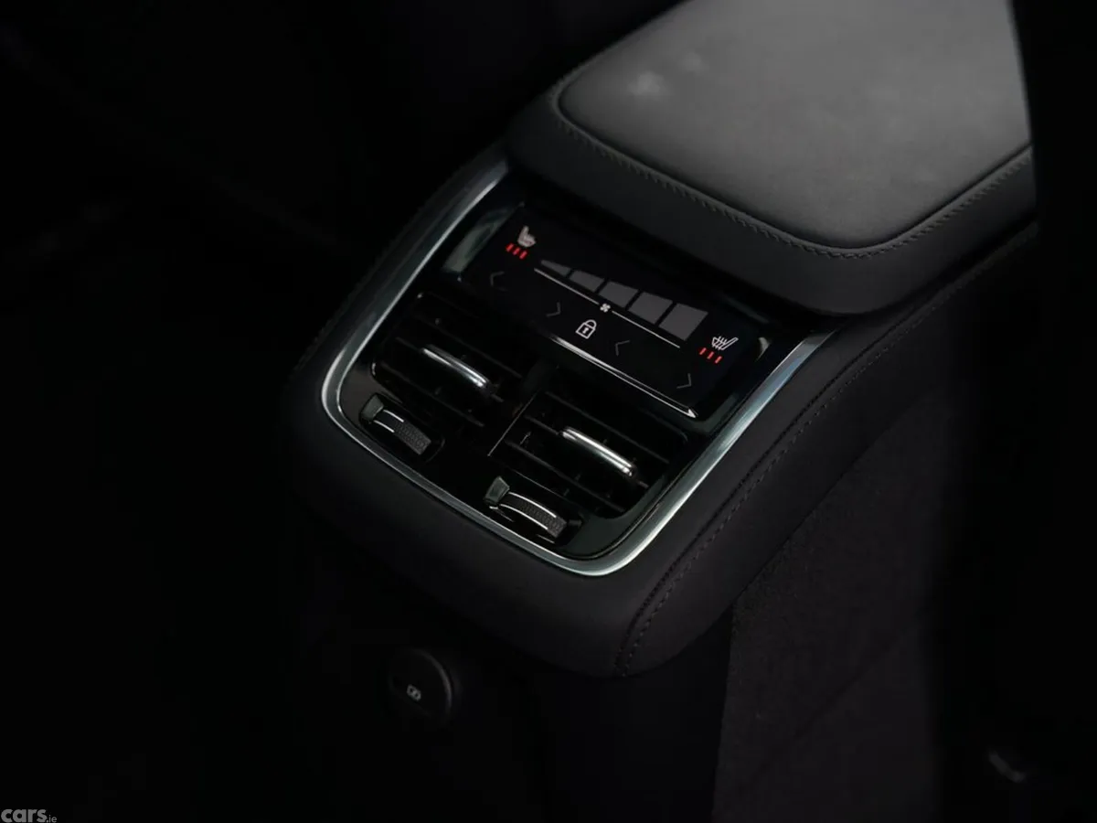 Volvo XC90 SUV, Petrol Plug-in Hybrid, 2025, Silver
