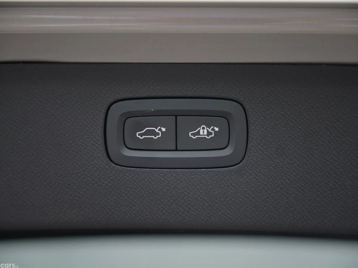 Volvo XC90 SUV, Petrol Plug-in Hybrid, 2025, Silver