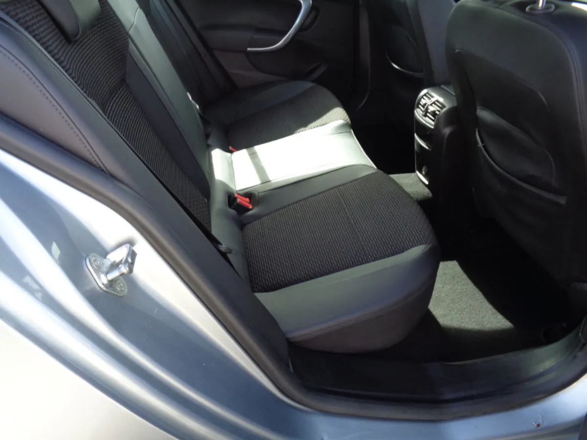 Vauxhall Insignia Hatchback, Diesel, 2014, Silver