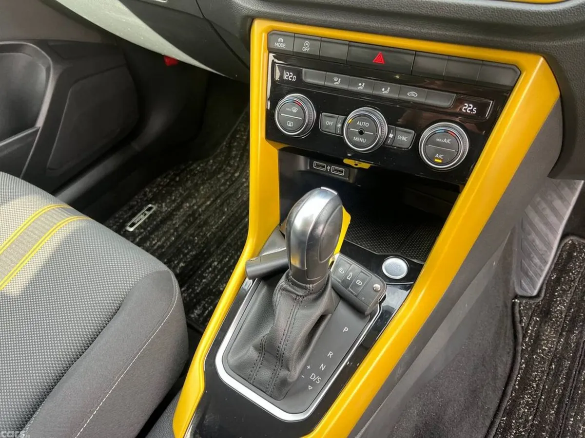 Volkswagen T-Roc SUV, Diesel, 2020, Gold