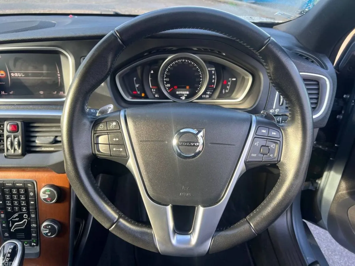 Volvo V40 Hatchback, Diesel, 2017, Blue
