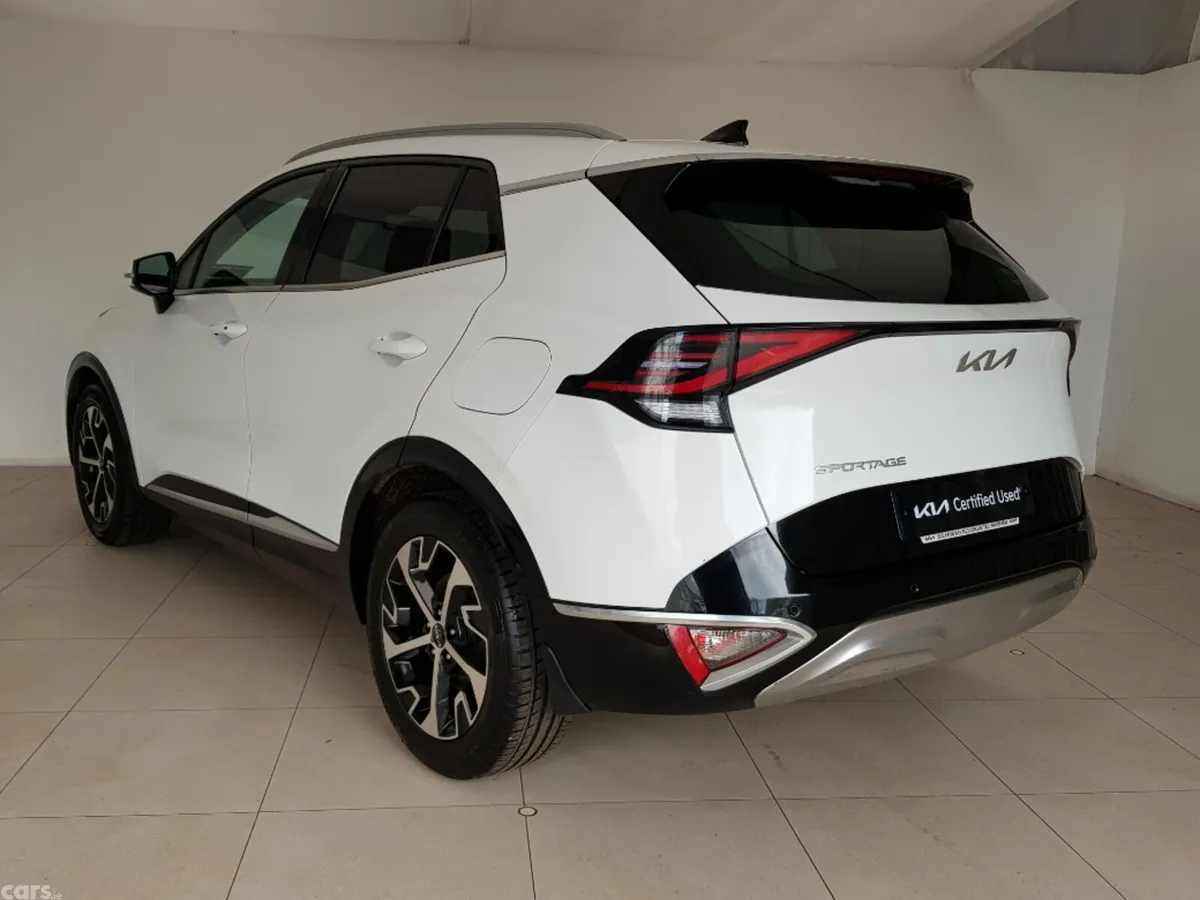 Kia Sportage MPV, Diesel Hybrid, 2023, White