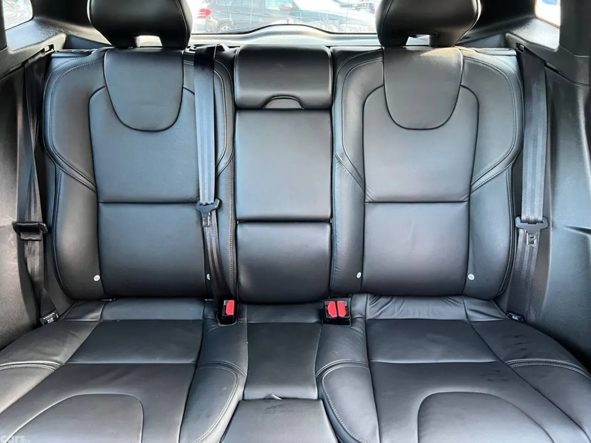 Volvo V40 Hatchback, Diesel, 2017, Blue