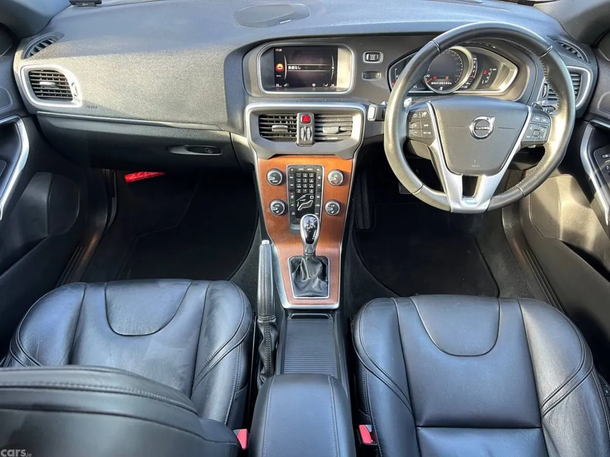 Volvo V40 Hatchback, Diesel, 2017, Blue
