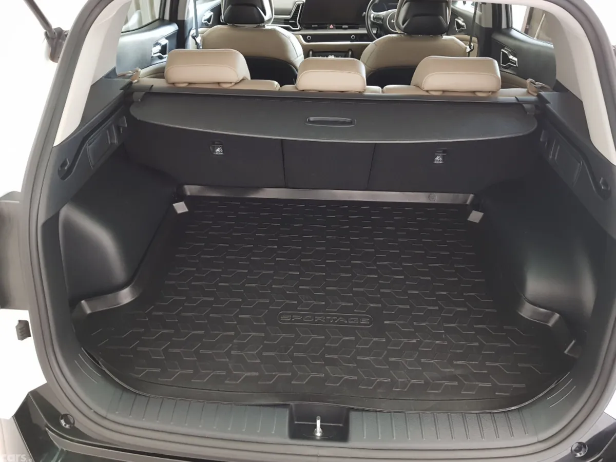 Kia Sportage MPV, Diesel Hybrid, 2023, White