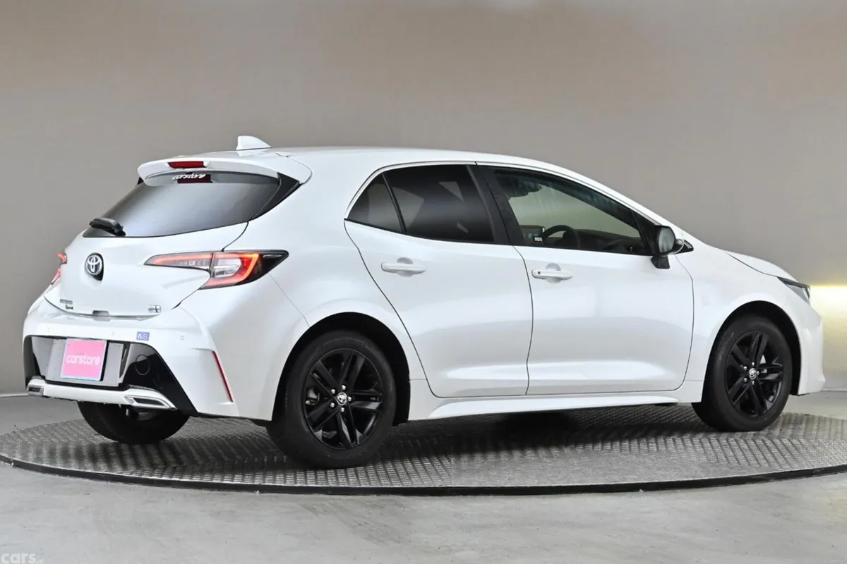 Toyota Corolla Hatchback, Petrol Hybrid, 2022, White