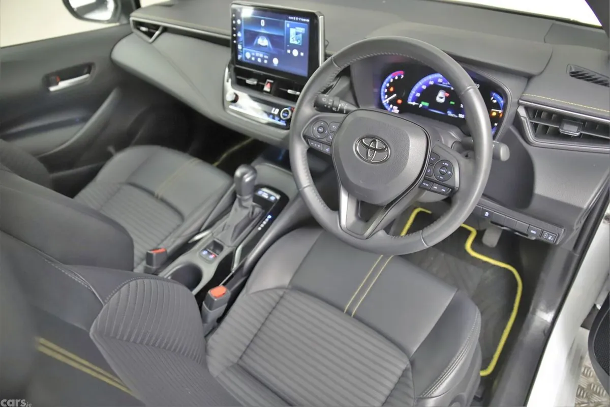 Toyota Corolla Hatchback, Petrol Hybrid, 2022, White