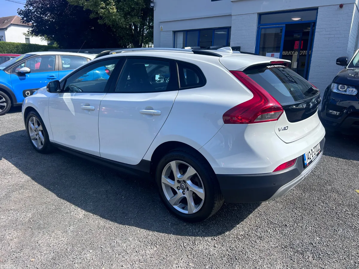 Volvo V40 Hatchback, Diesel, 2014, White