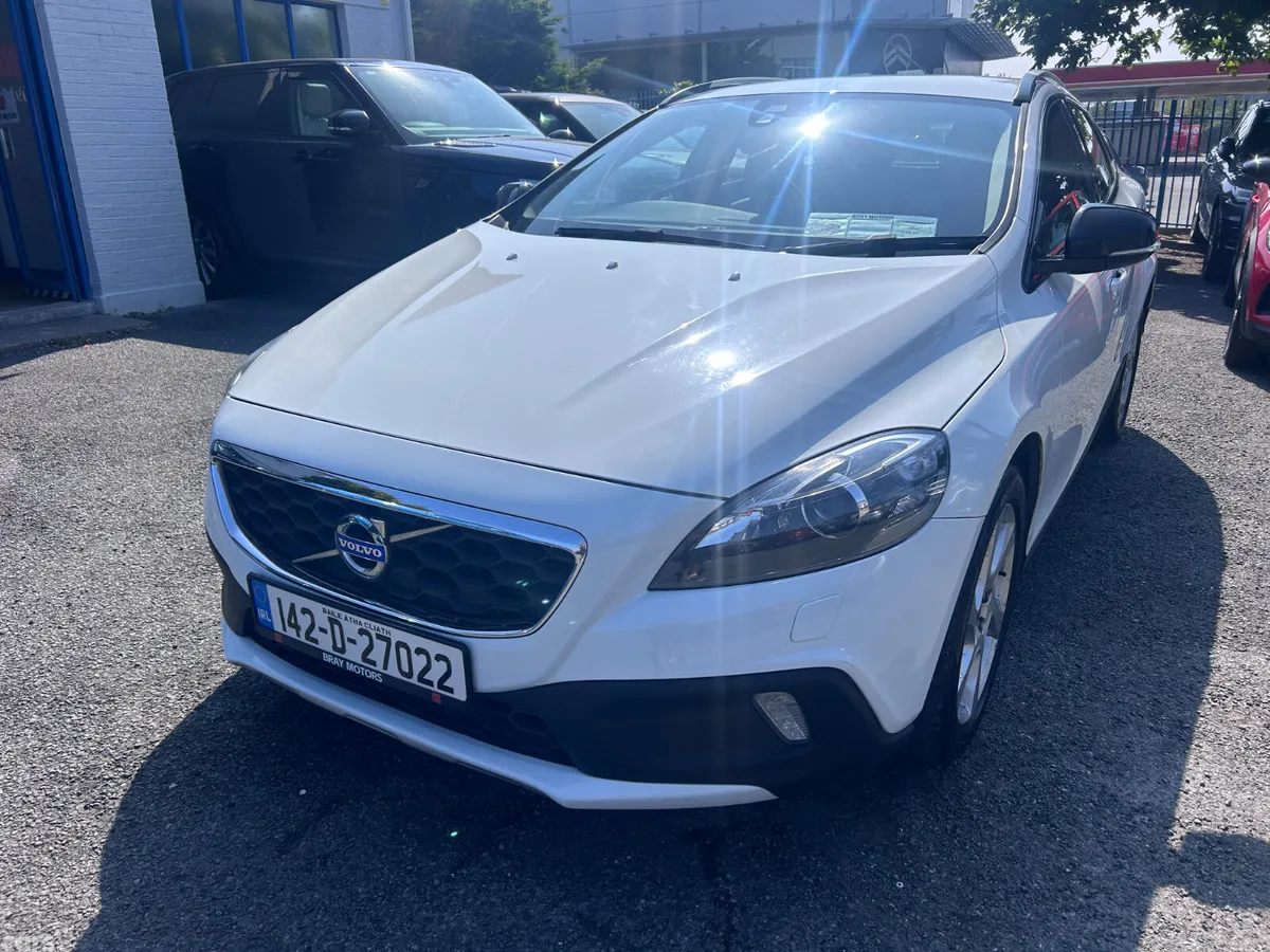 Volvo V40 Hatchback, Diesel, 2014, White