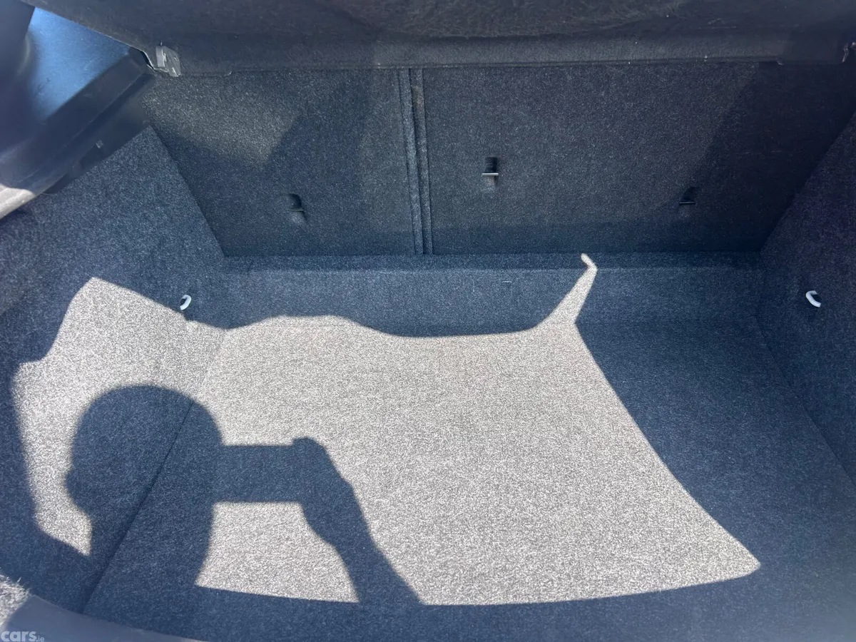 Volvo V40 Hatchback, Diesel, 2014, White