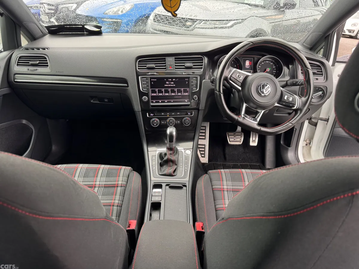 Volkswagen Golf Hatchback, Petrol, 2015, White