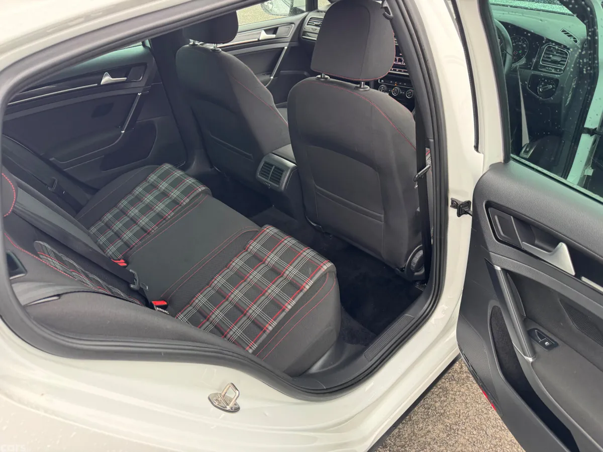 Volkswagen Golf Hatchback, Petrol, 2015, White