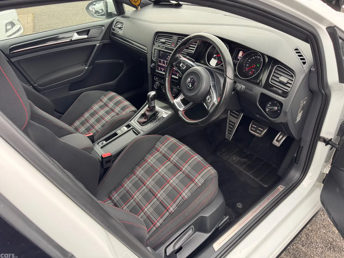 Volkswagen Golf Hatchback, Petrol, 2015, White