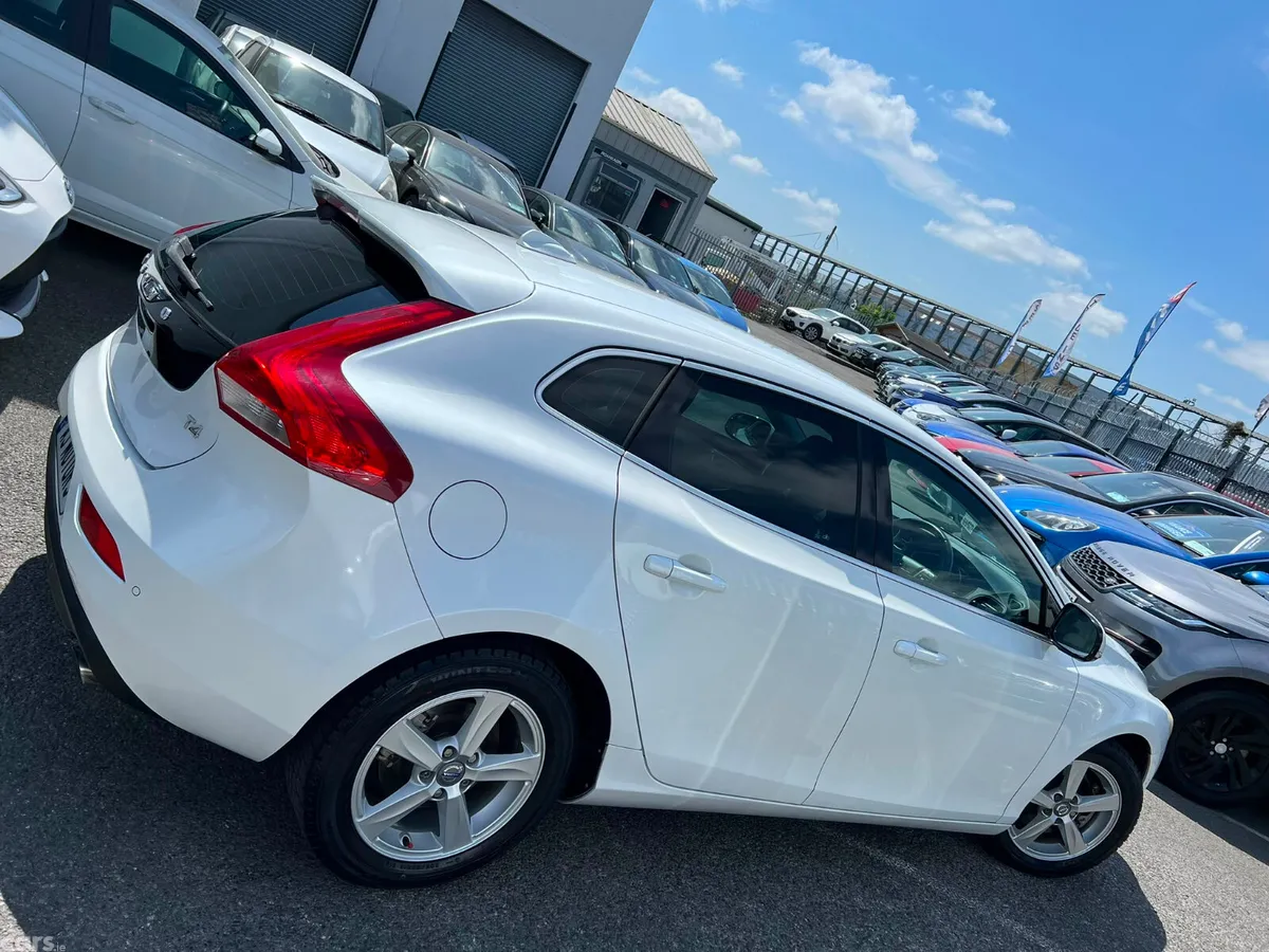 Volvo V40 Hatchback, Petrol, 2014, White