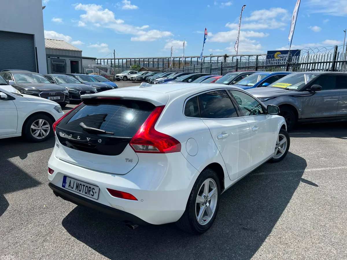 Volvo V40 Hatchback, Petrol, 2014, White