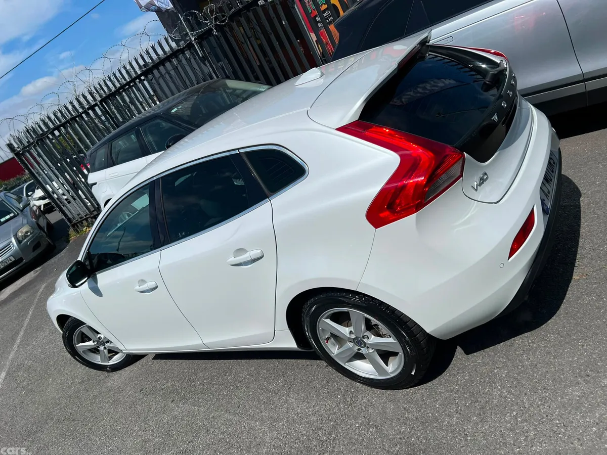 Volvo V40 Hatchback, Petrol, 2014, White