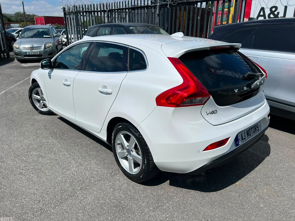 Volvo V40 Hatchback, Petrol, 2014, White