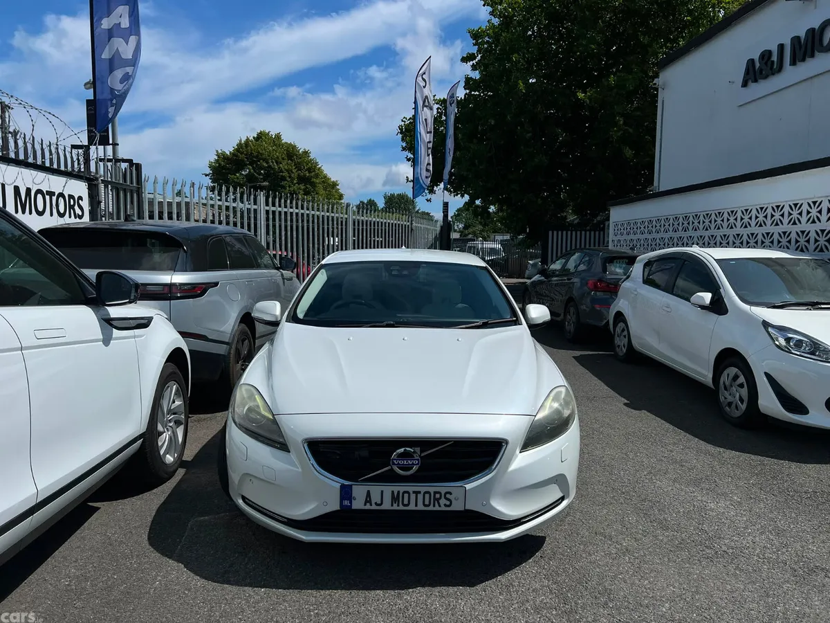 Volvo V40 Hatchback, Petrol, 2014, White