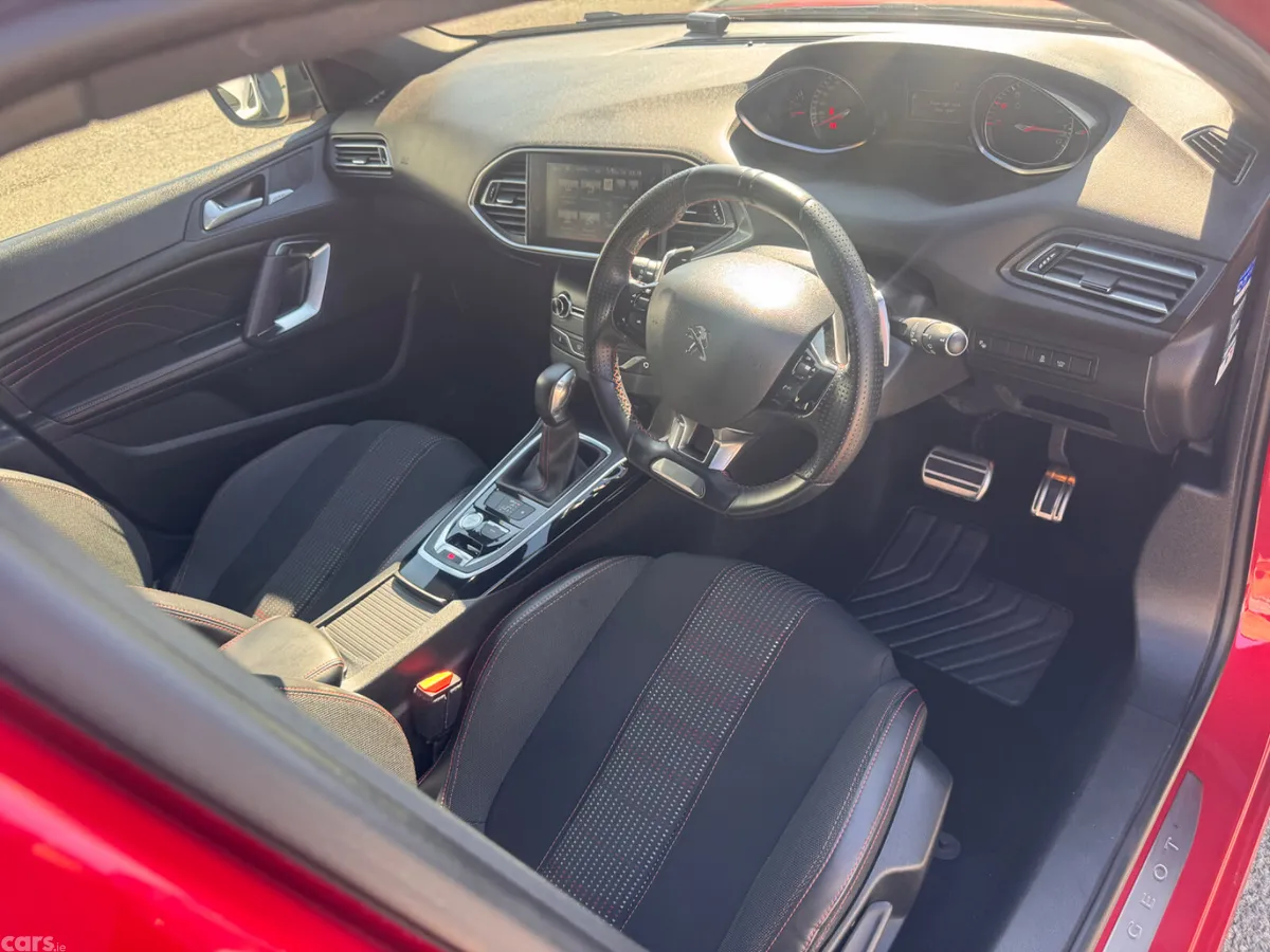 Peugeot 308 Hatchback, Petrol, 2016, Red