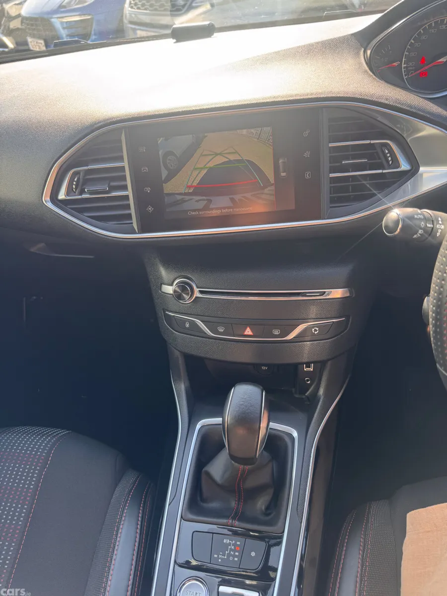 Peugeot 308 Hatchback, Petrol, 2016, Red