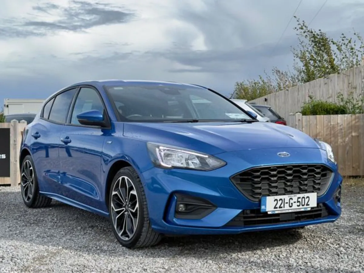Ford Focus Hatchback, Petrol Hybrid, 2022, Blue