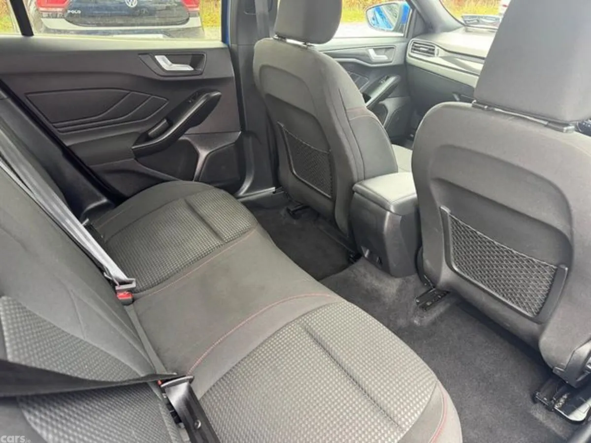 Ford Focus Hatchback, Petrol Hybrid, 2022, Blue