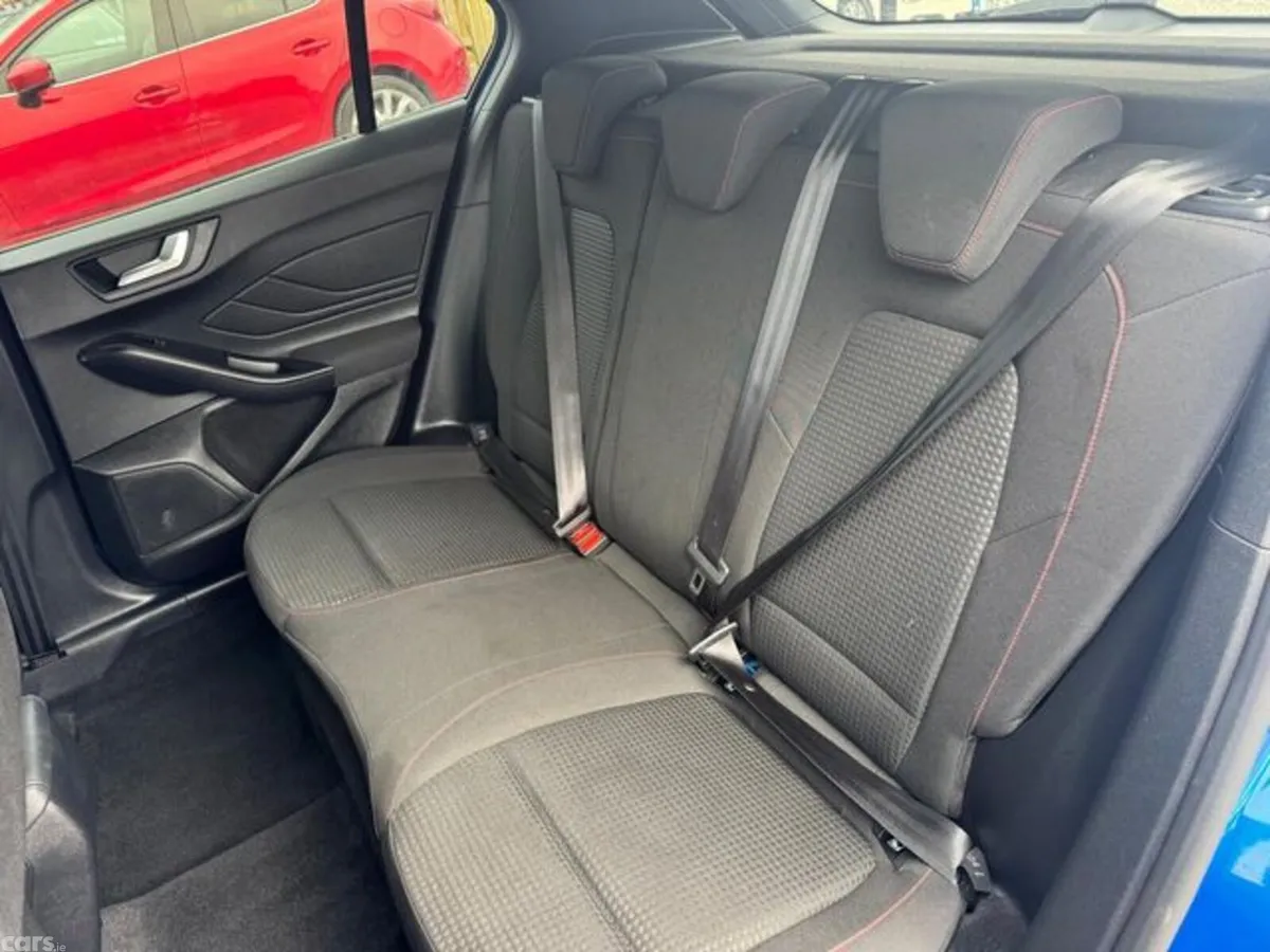 Ford Focus Hatchback, Petrol Hybrid, 2022, Blue