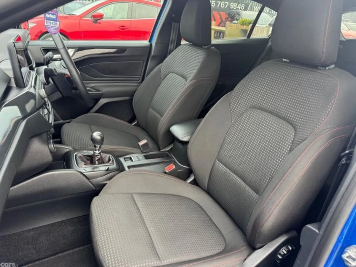 Ford Focus Hatchback, Petrol Hybrid, 2022, Blue