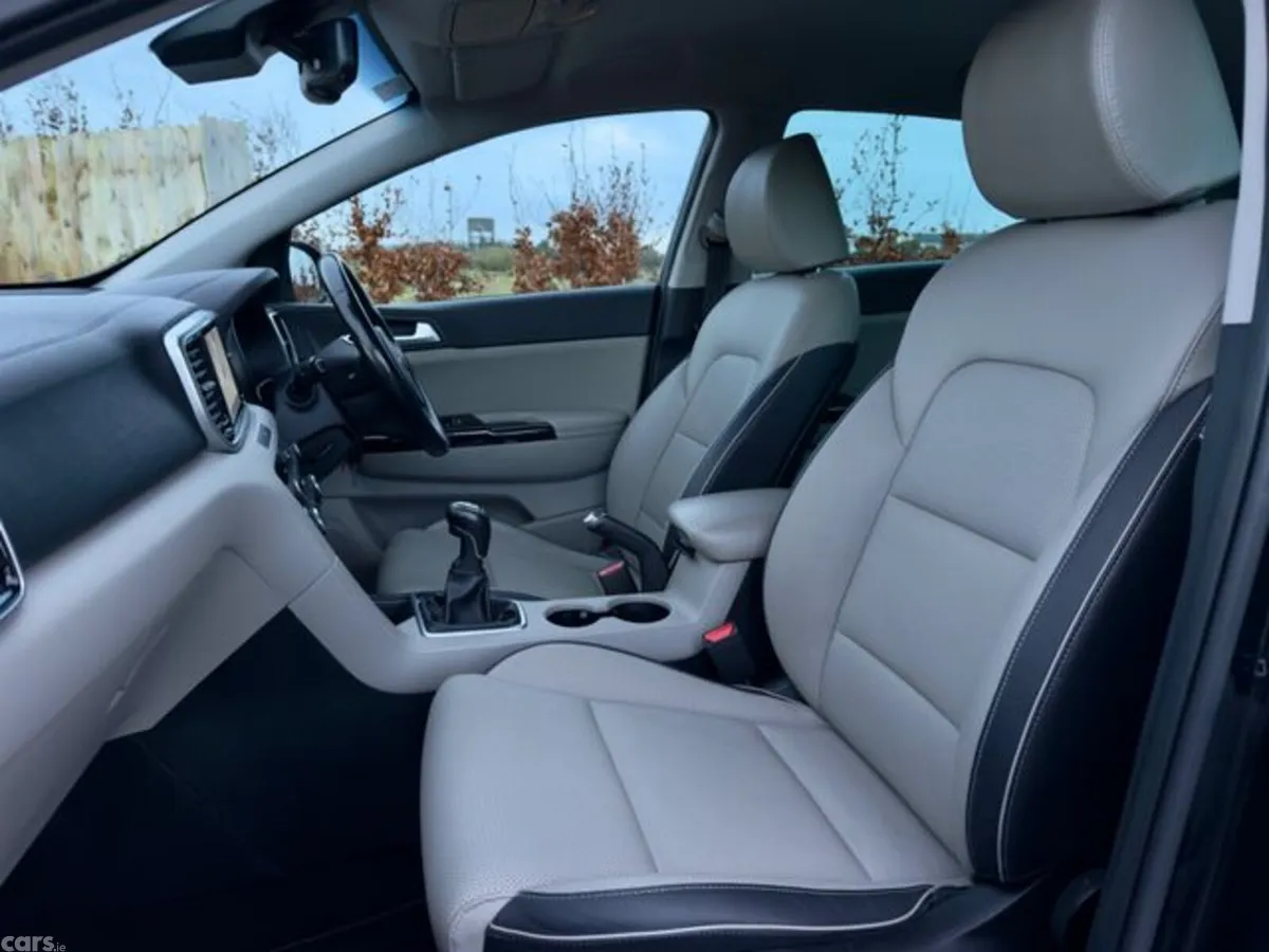 Kia Sportage MPV, Diesel Hybrid, 2021, Black