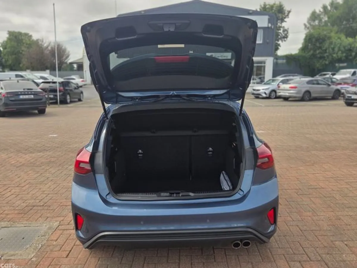 Ford Focus Hatchback, Petrol Hybrid, 2024, Blue