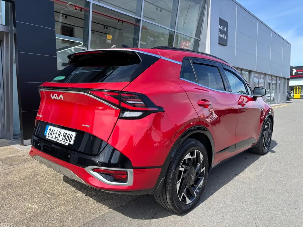 Kia Sportage MPV, Diesel Hybrid, 2024, Red