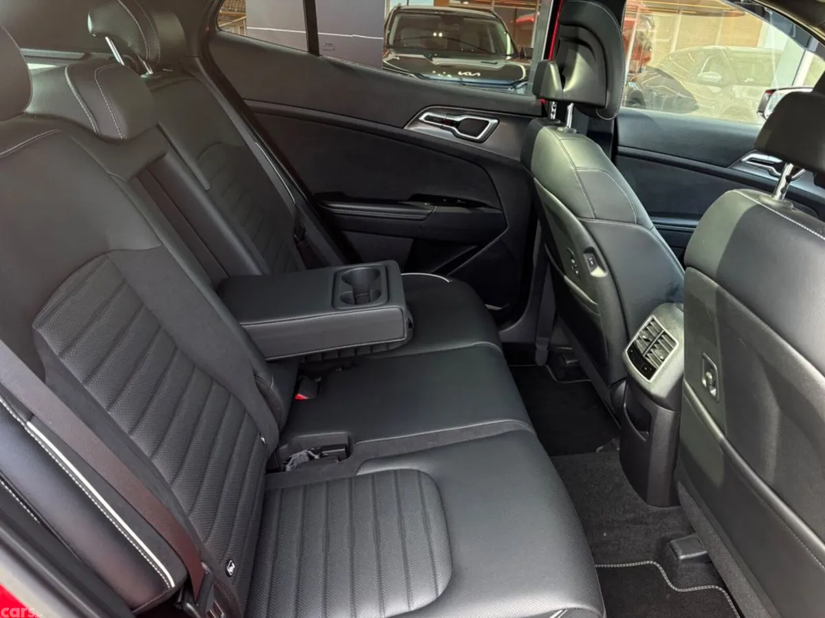 Kia Sportage MPV, Diesel Hybrid, 2024, Red