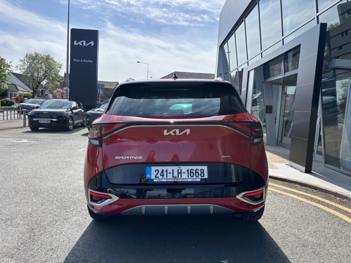 Kia Sportage MPV, Diesel Hybrid, 2024, Red