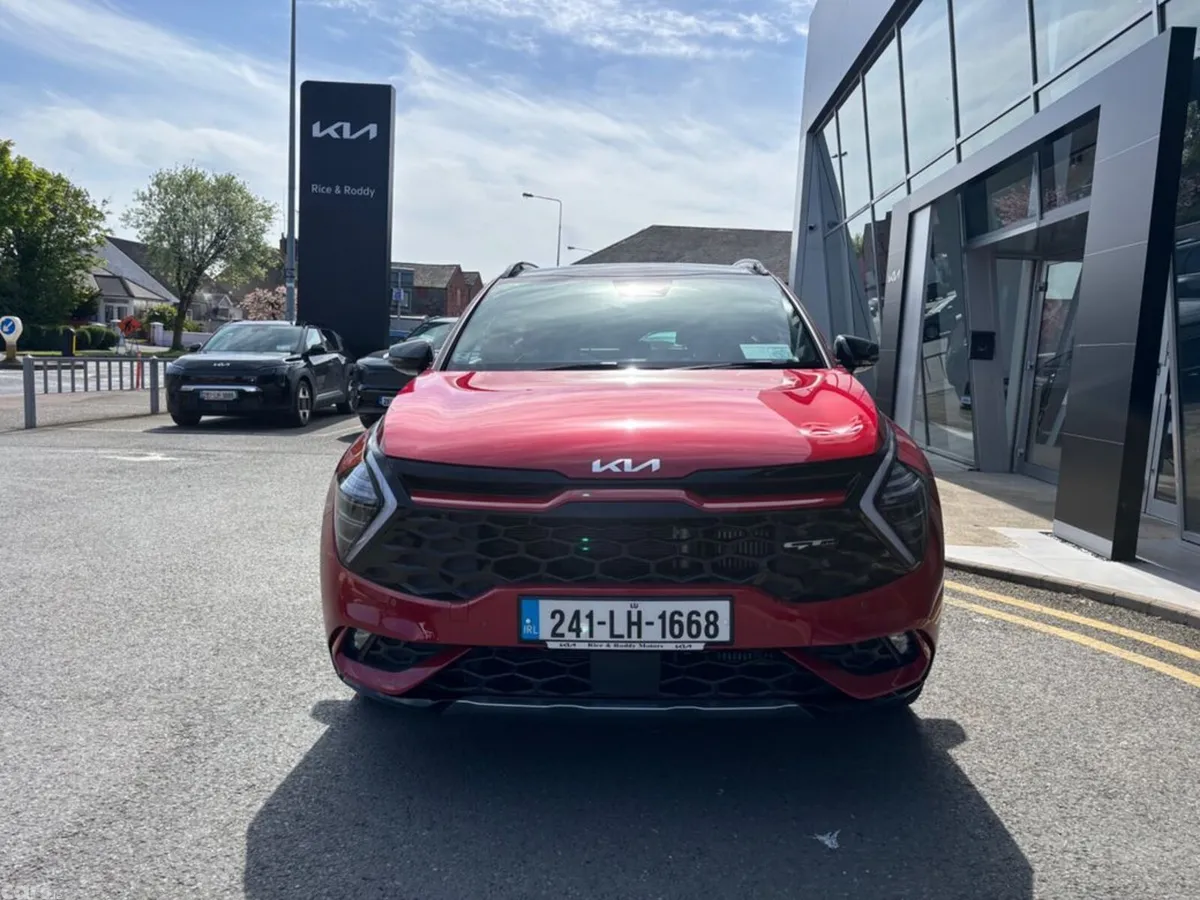 Kia Sportage MPV, Diesel Hybrid, 2024, Red