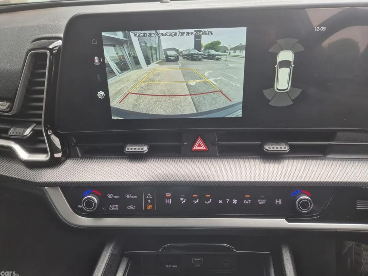 Kia Sportage MPV, Petrol Plug-in Hybrid, 2023, Red