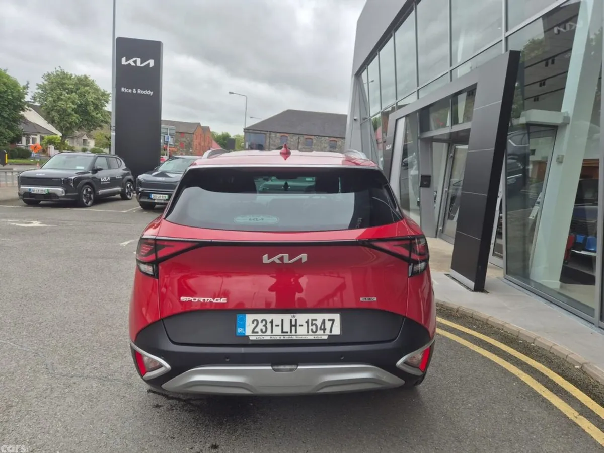 Kia Sportage MPV, Petrol Plug-in Hybrid, 2023, Red