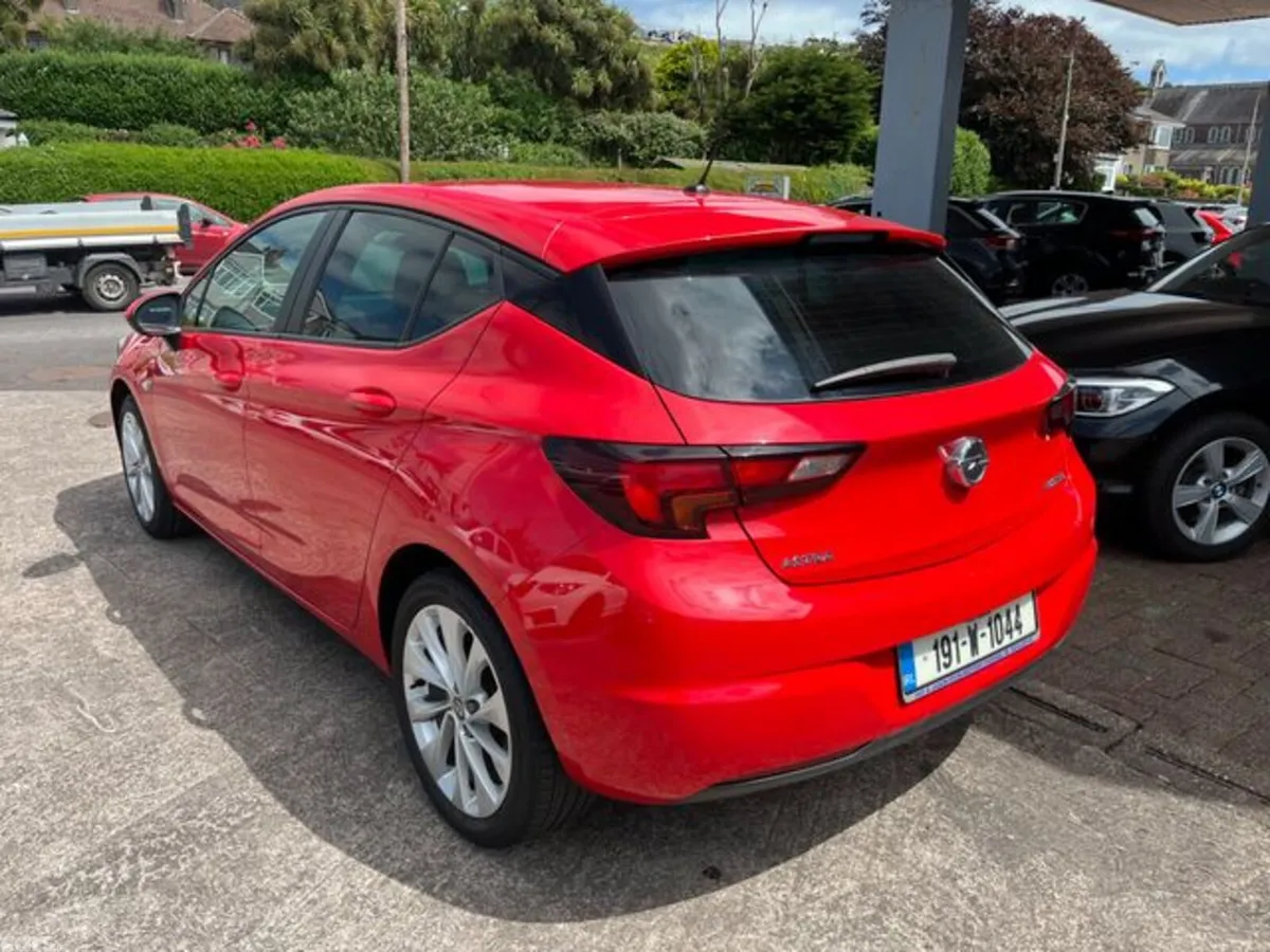 Opel Astra Hatchback, Petrol, 2019, Red
