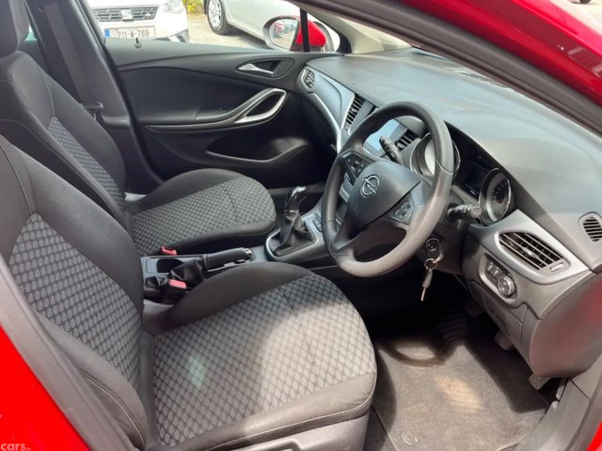 Opel Astra Hatchback, Petrol, 2019, Red