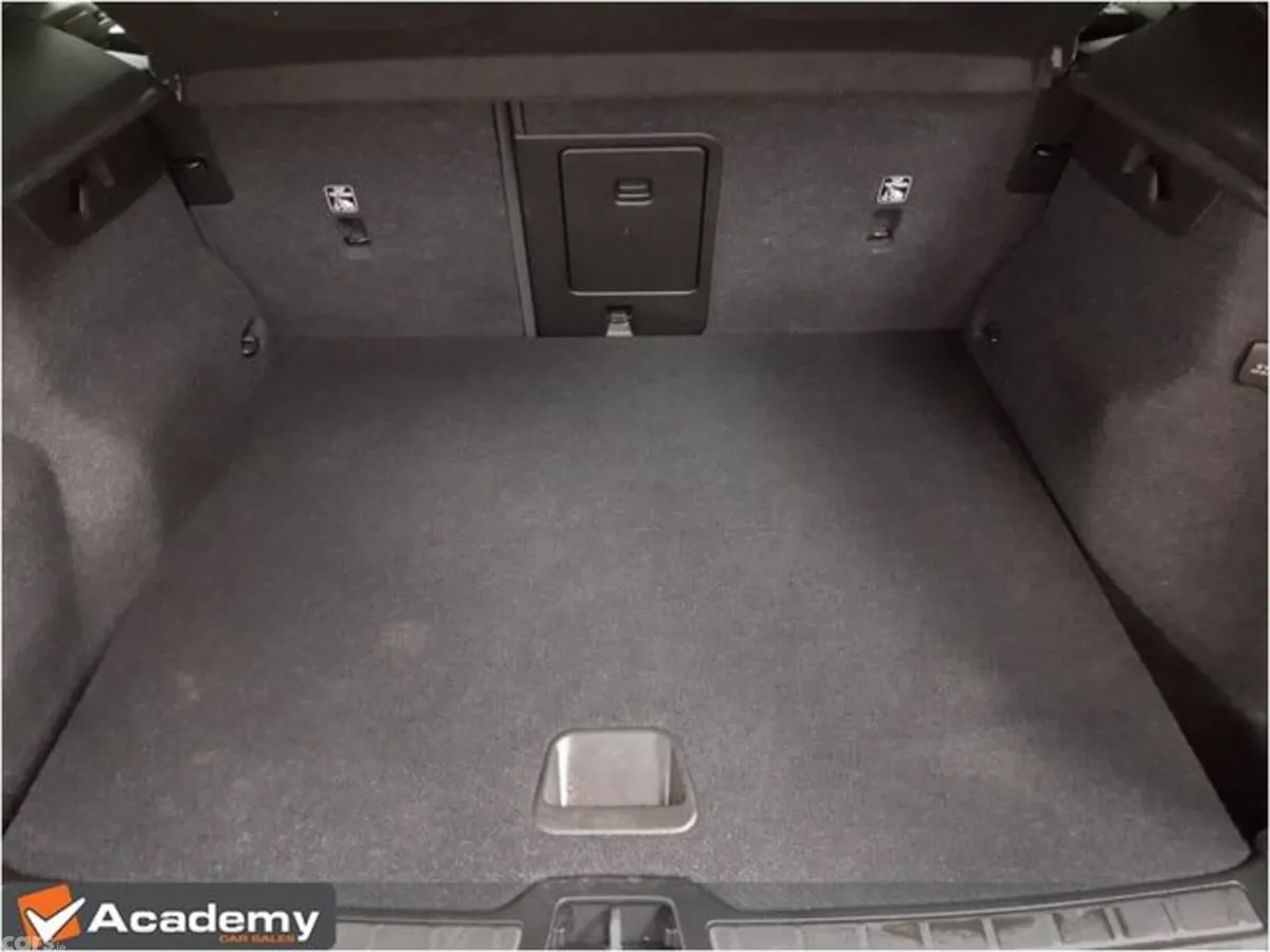 Volvo XC40 Estate, Petrol Plug-in Hybrid, 2023, Black