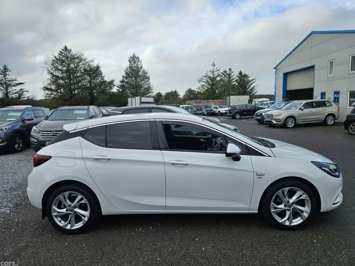 Vauxhall Astra Hatchback, Petrol, 2018, White
